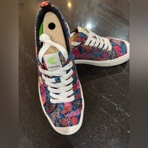 Cariuma Women's Multicolor Floral Sneakers